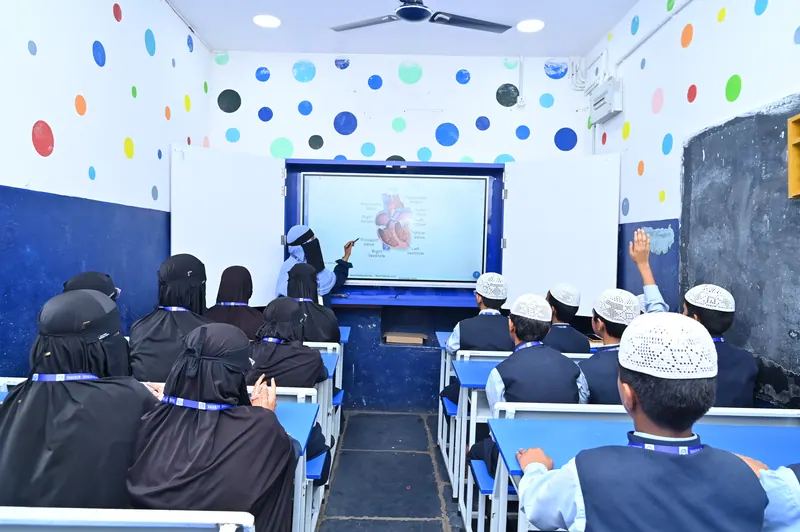 A full class following a lesson on the LED interactive panel